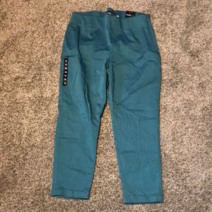 NWT Torrid pull on side zip capris size 16